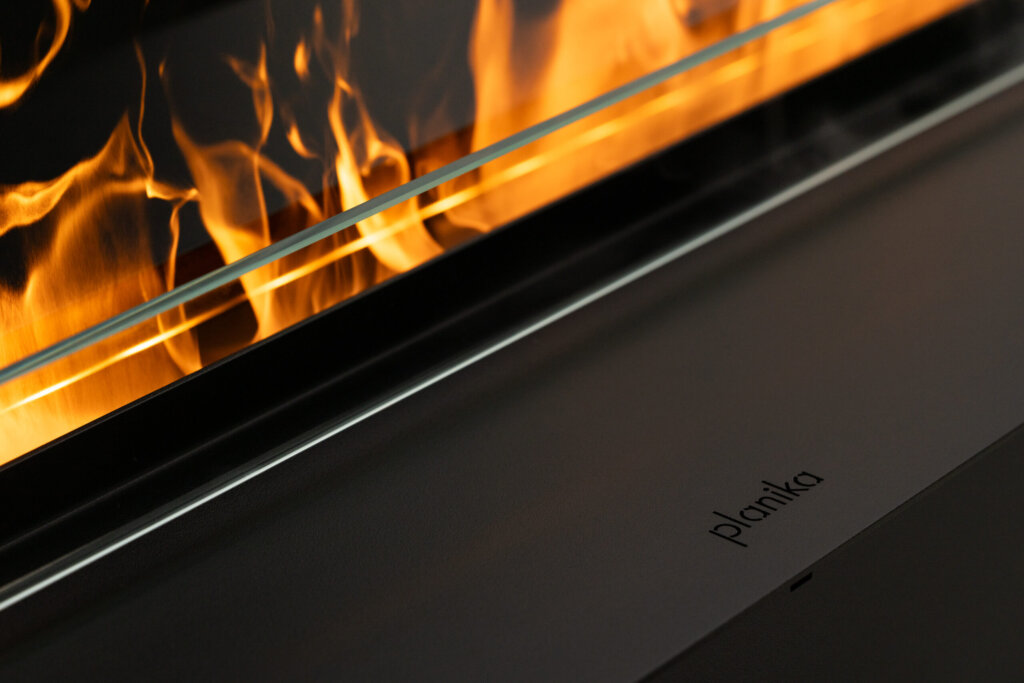 L’inserto Cool Flame Pro rompe il concetto convenzionale del fuoco in casa. Questo dispositivo utilizza una tecnologia innovativa a vapore con il sistema Optimyst per creare uno spettacolo visivo di fiamme senza la necessità di camini o sistemi di ventilazione.